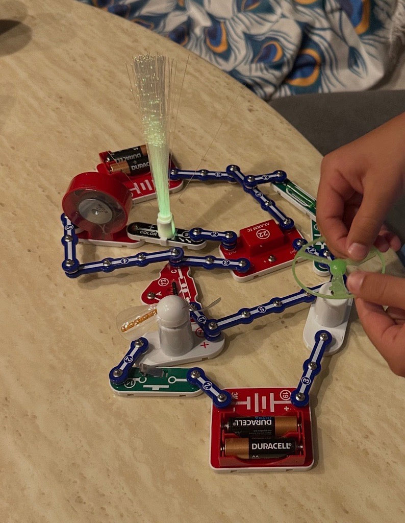 Why We Love the Learn & Play Electronic Circuit Kit at Home